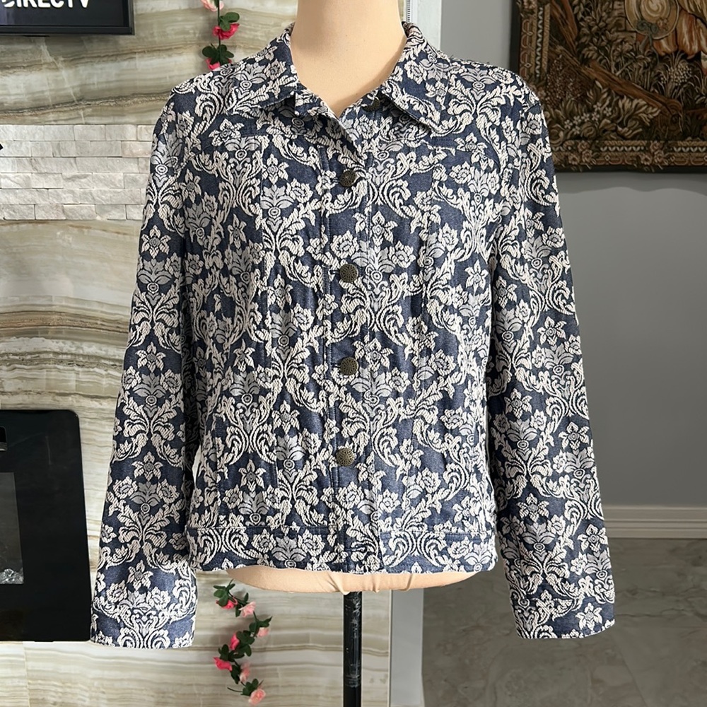 Chicos Women’s Blazer Gray Dark & Light Brocade Button Up. Size‎ 2 Chicos (857)